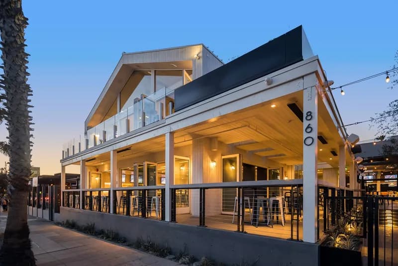 Mavericks Beach Club, Restaurants in Pacific Beach