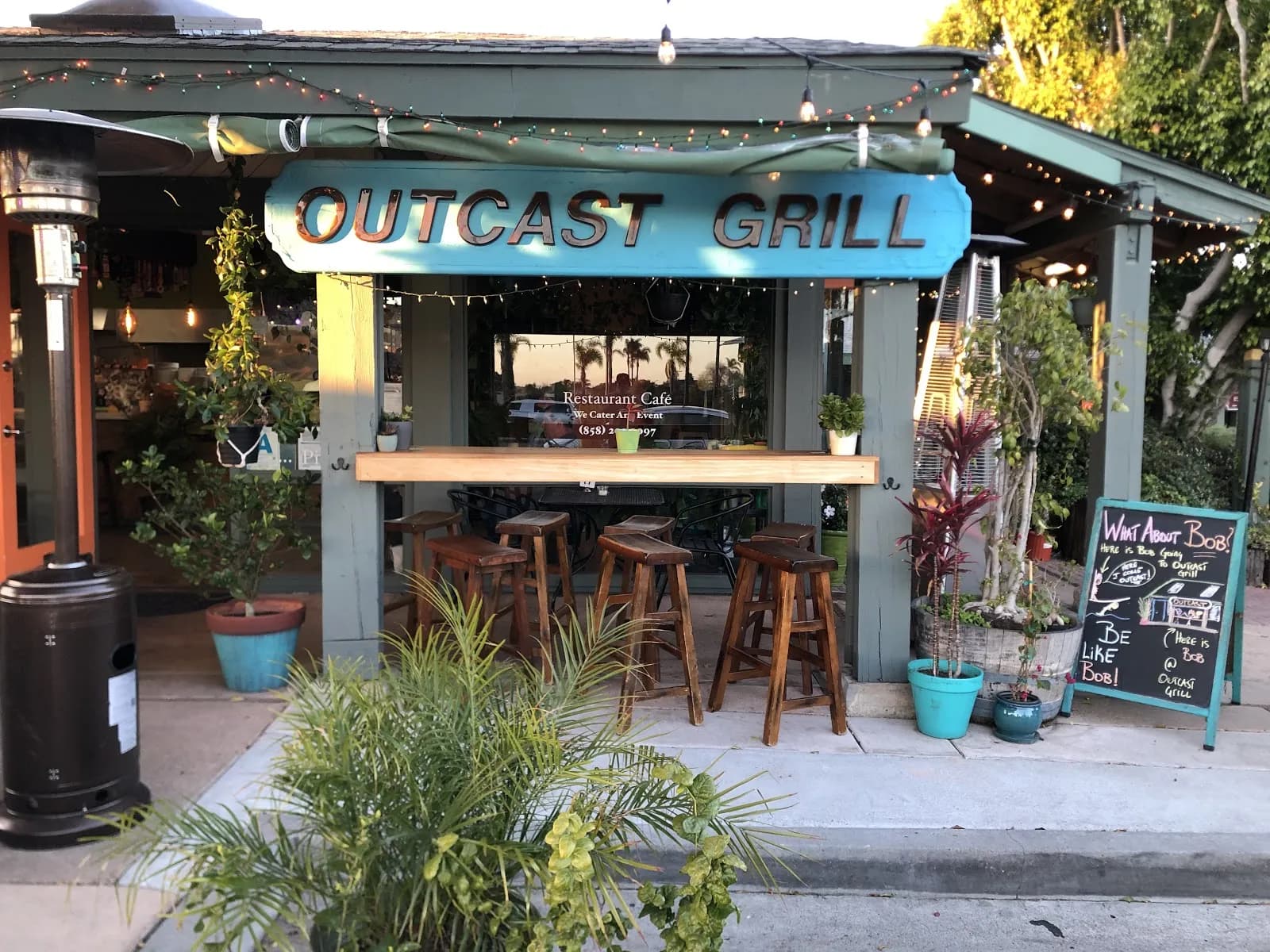 Outcast Grill, Pizza in University City