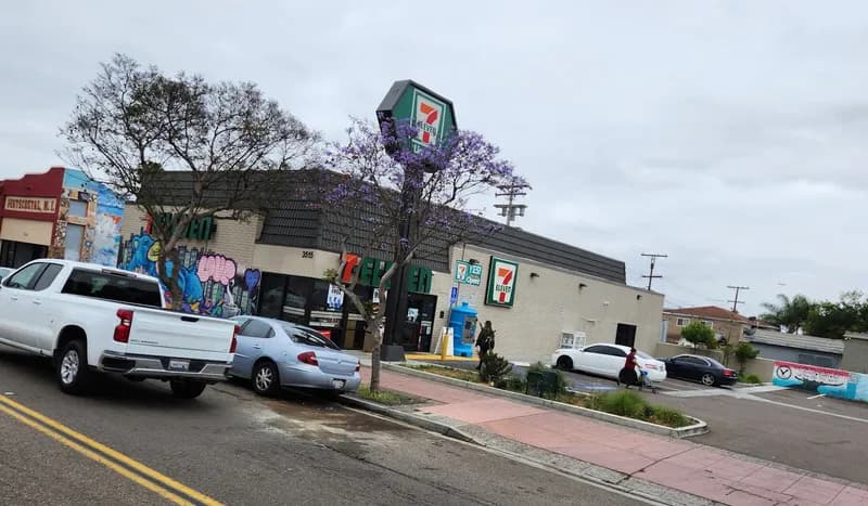 7-Eleven, Restaurants in City Heights