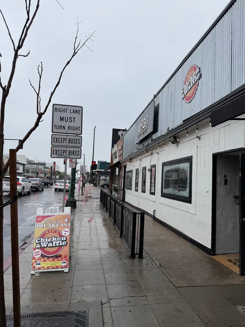 Mom's Chicken and Waffles, Restaurants in North Park