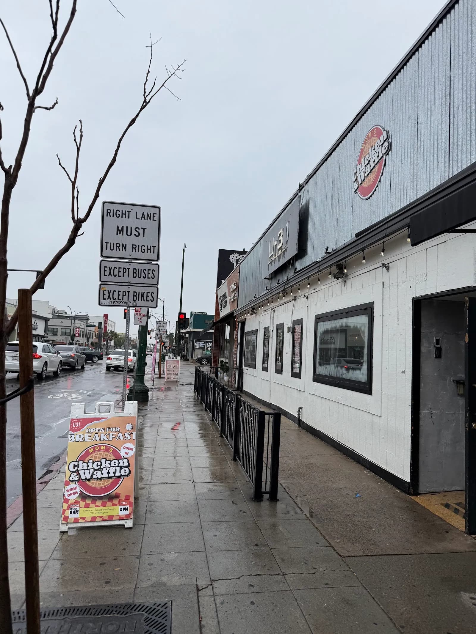 Mom's Chicken and Waffles, Restaurants in North Park