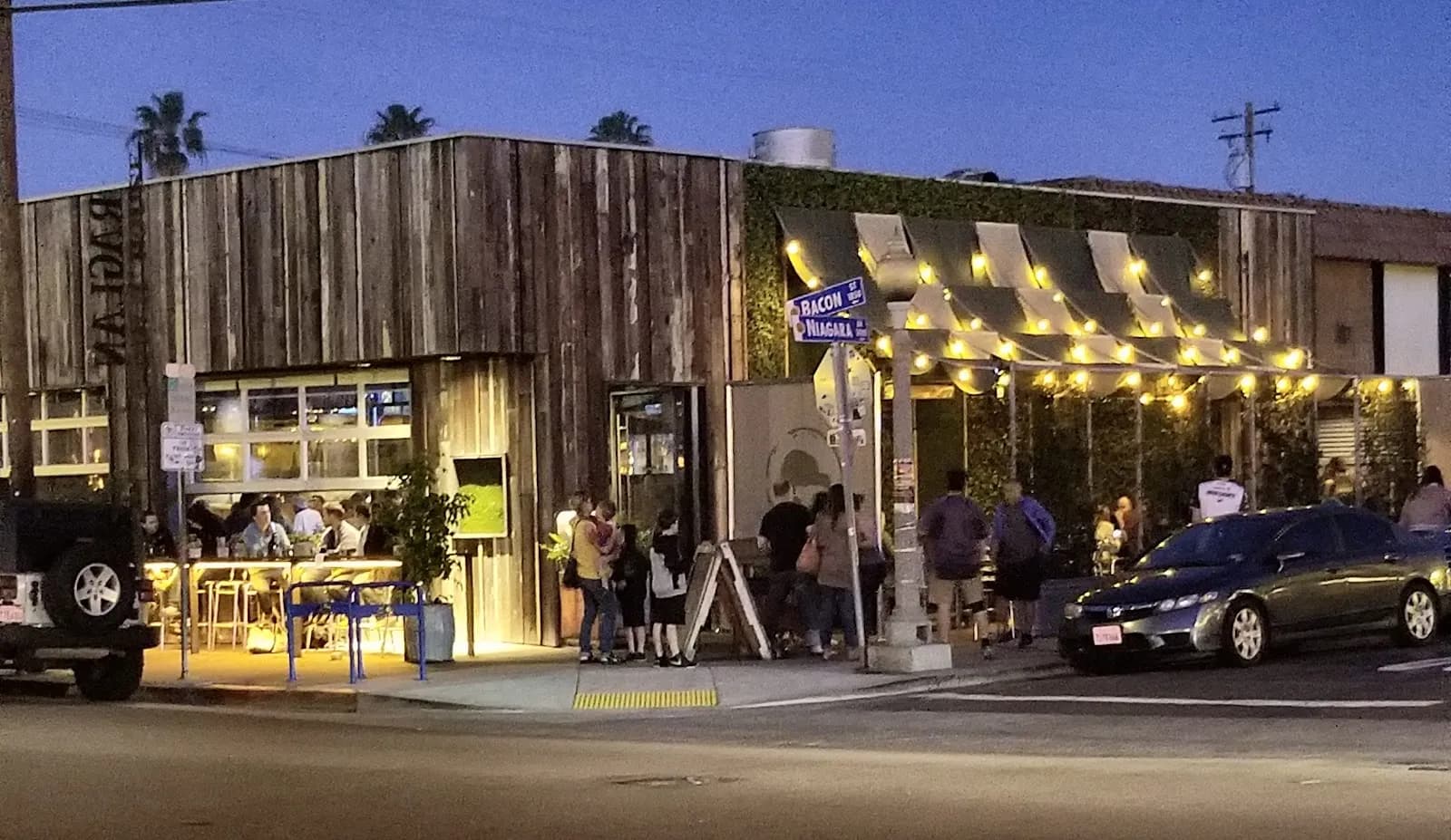 Raglan Public House, Restaurants in Ocean Beach
