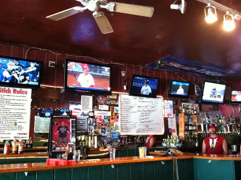 The Tilted Stick Bar & Grill, Restaurants in Ocean Beach