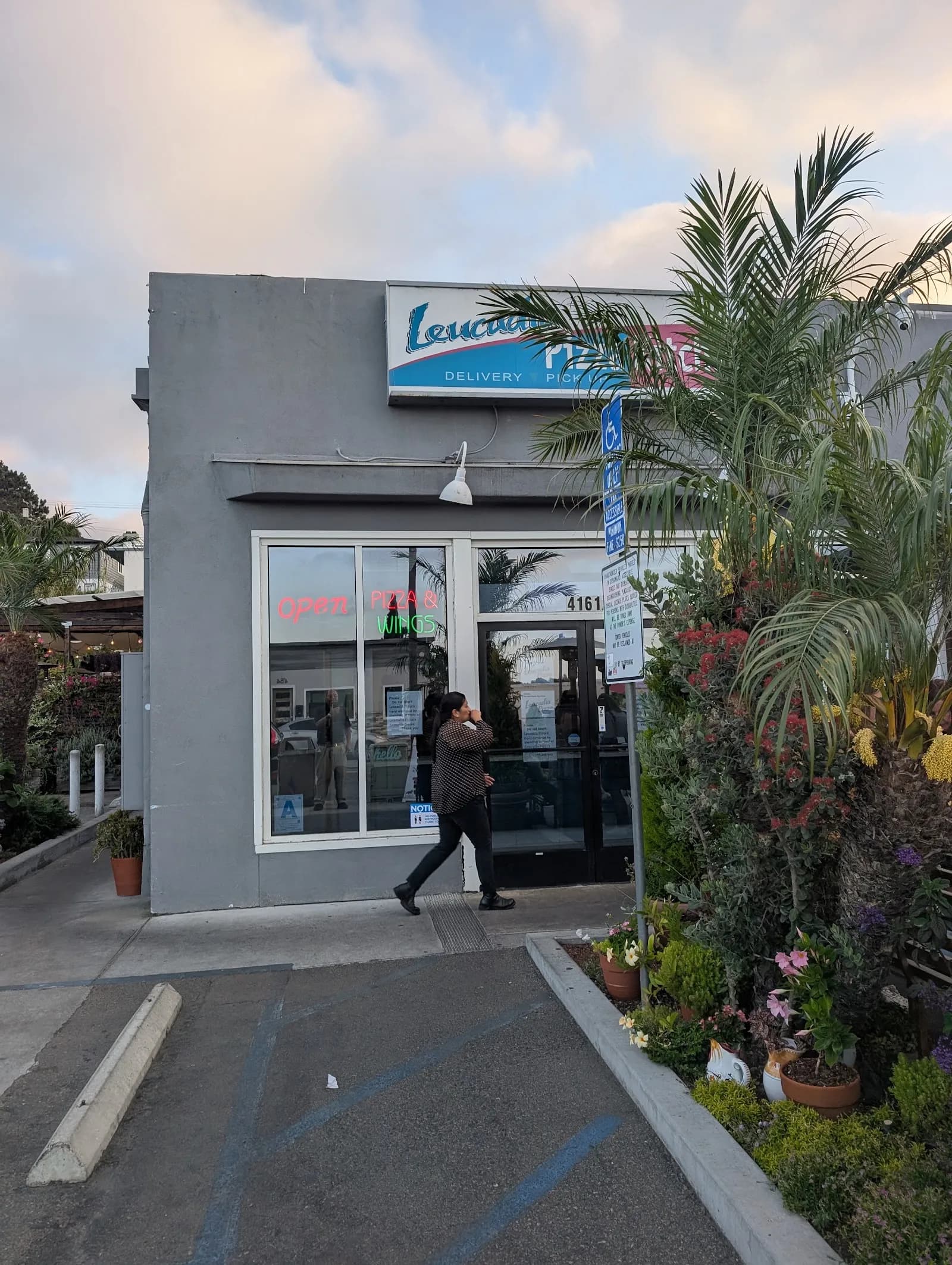 Leucadia Pizzeria & Italian Restaurant, Restaurants in Point Loma