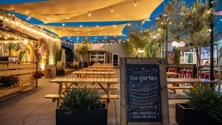 Pizza Cassette, Restaurants in Old Town