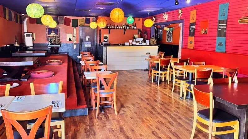 Taste of the Himalayas, Restaurants in Old Town