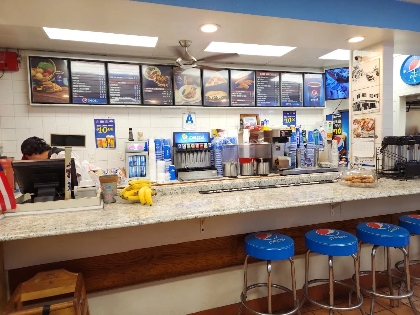 Kojack's Restaurant, Restaurants in Mission Beach