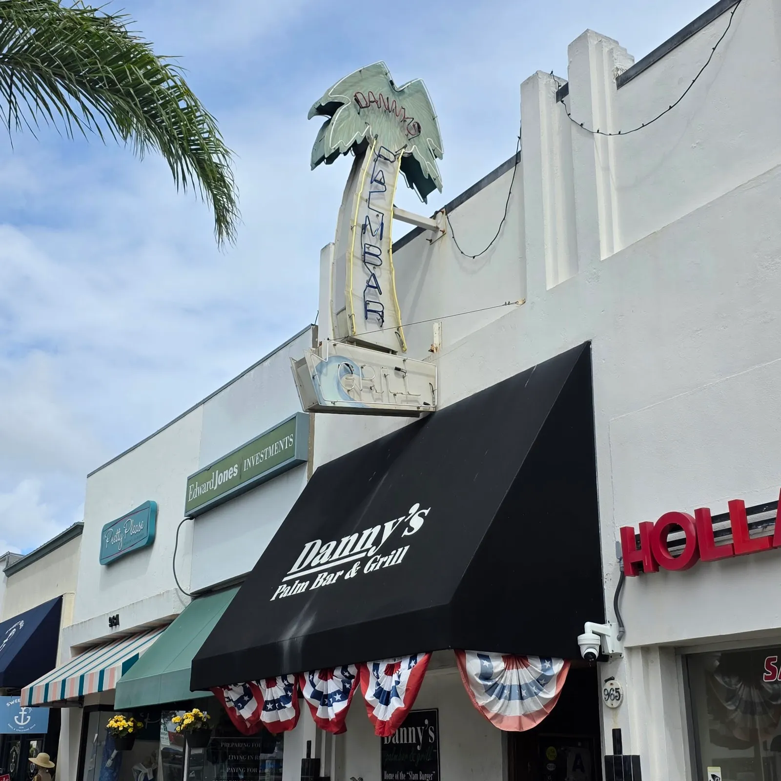 Danny's Palm Bar & Grill, Restaurants in Coronado