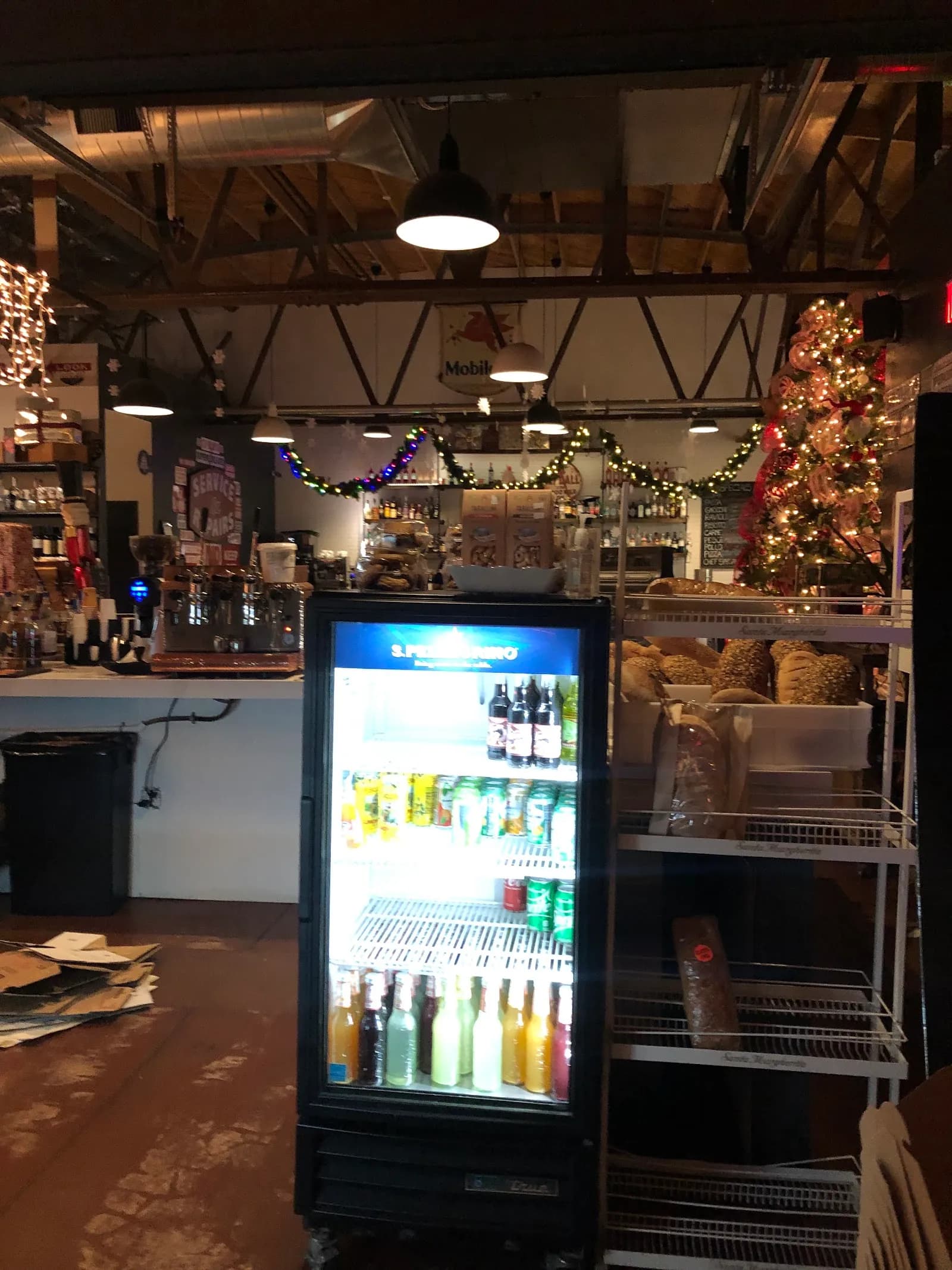 Bay Books Coffee Shop, Restaurants in Coronado