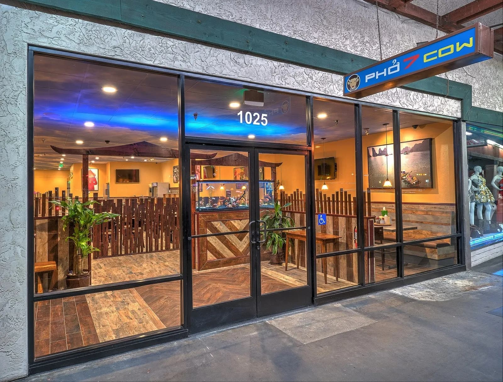 PHO 7 COW, Restaurants in National City