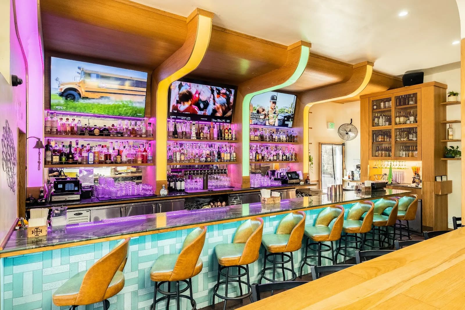 Guava Beach Bar & Grill, Restaurants in Mission Beach