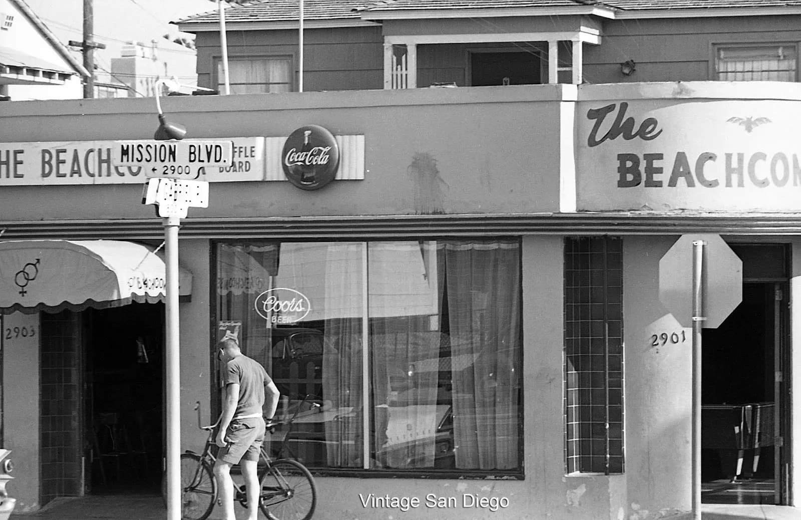 Beachcomber, Bars in Mission Beach