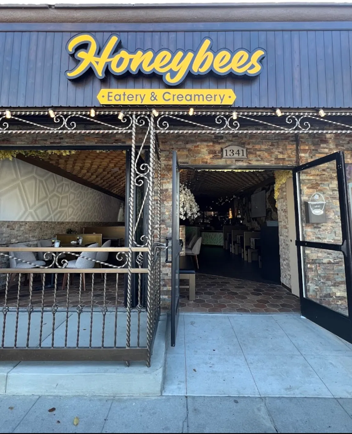 Honeybees, Restaurants in Pacific Beach